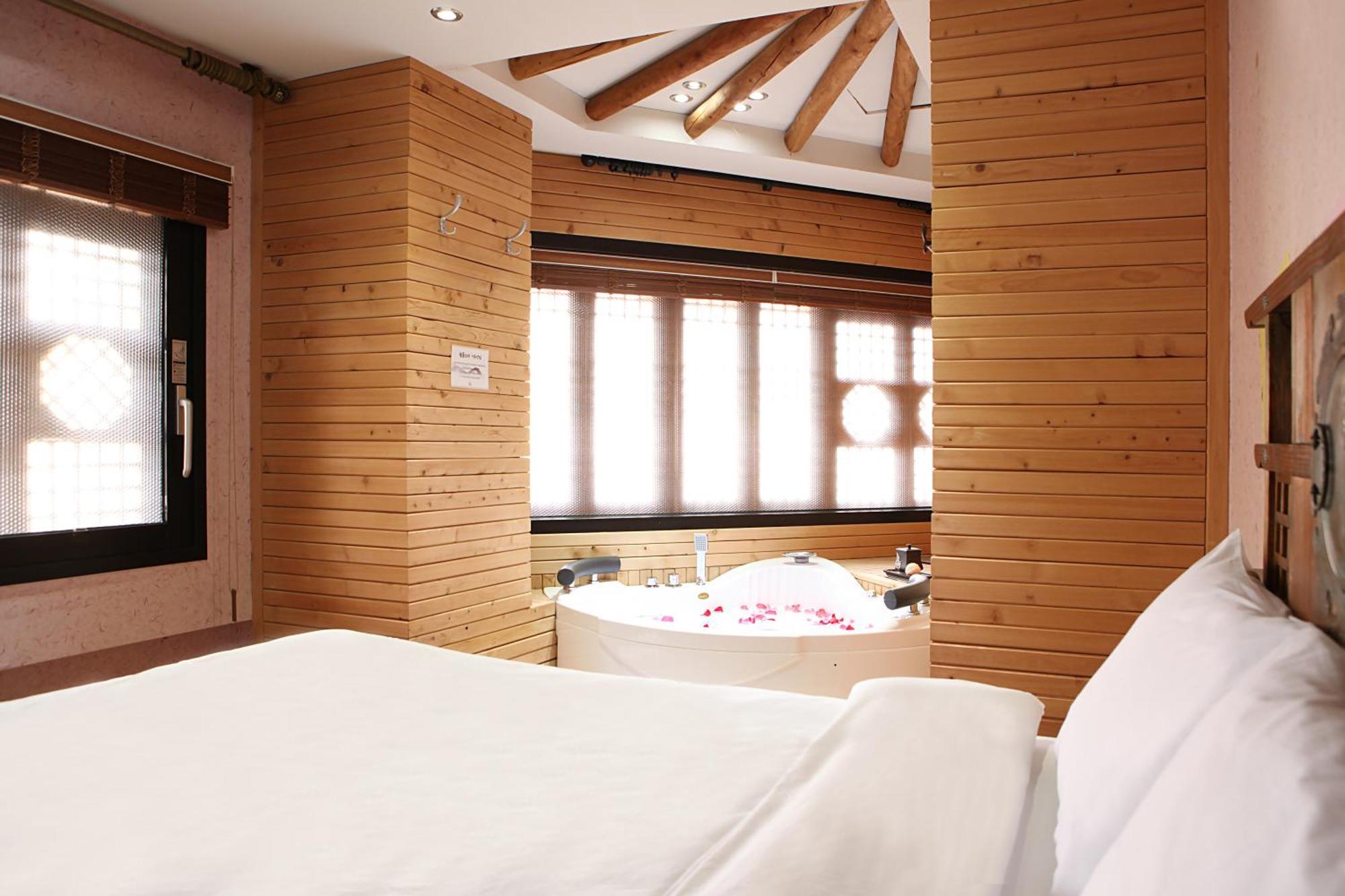 Jeonju Hanok Taejogung Hotel Номер фото